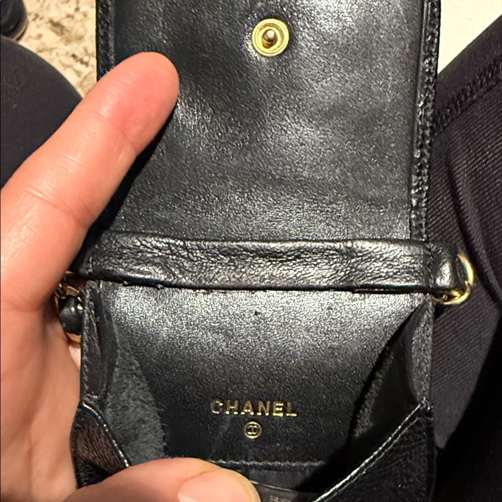CHANEL Black Leather Shoulder Bag with Gold Chain - Picture 10 of 17